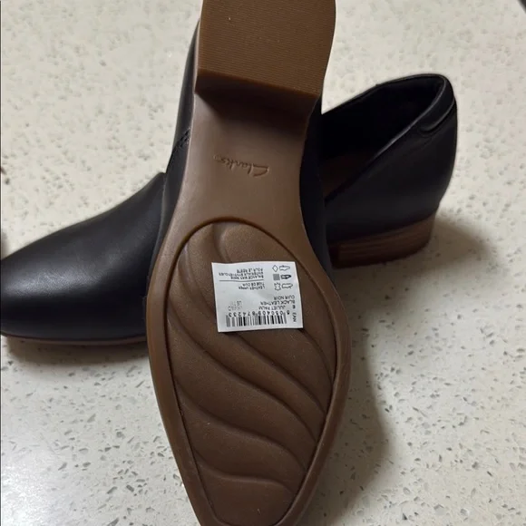 Clarks Black Flats Minimalist Slip-On Loafers - Picture 3 of 6